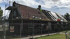 Taket på 1847-års skola var i mindre bra skick och byts därför ut under sommarlovet 2020.